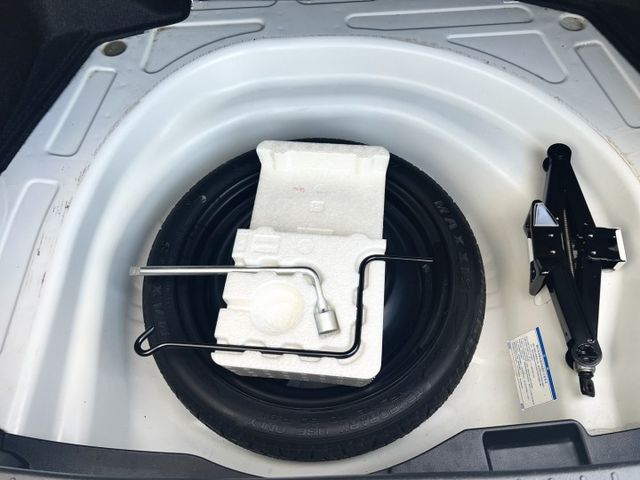 ✔E版✔原鈑件✔僅跑12萬✔優質車況✔無待修✔電折✔恆溫✔倒車雷達✔雙安✔ABS✔附認證書  第16張相片