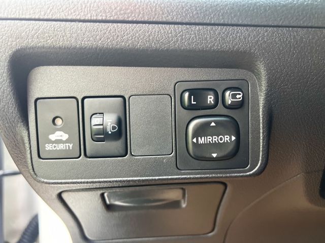 ✔E版✔原鈑件✔僅跑12萬✔優質車況✔無待修✔電折✔恆溫✔倒車雷達✔雙安✔ABS✔附認證書  第17張相片