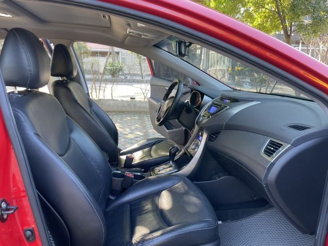 Hyundai Elantra  第2張相片