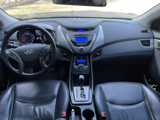 Hyundai Elantra  第3張相片