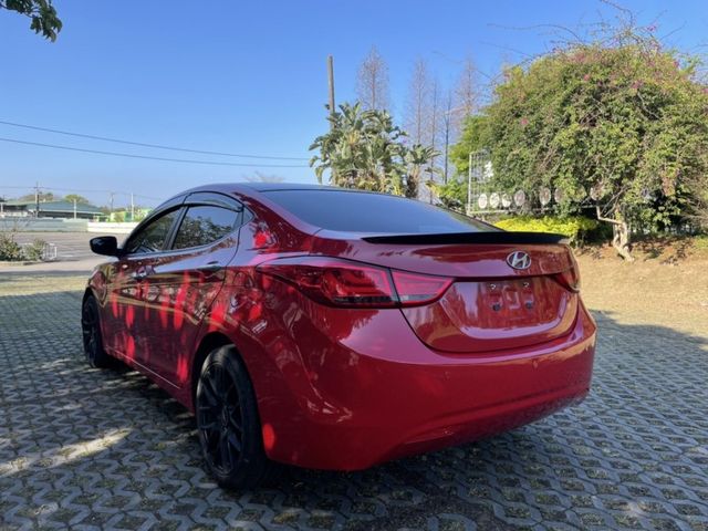 Hyundai Elantra  第6張相片