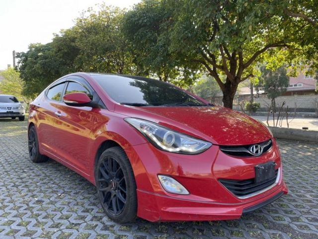 Hyundai Elantra  第7張相片