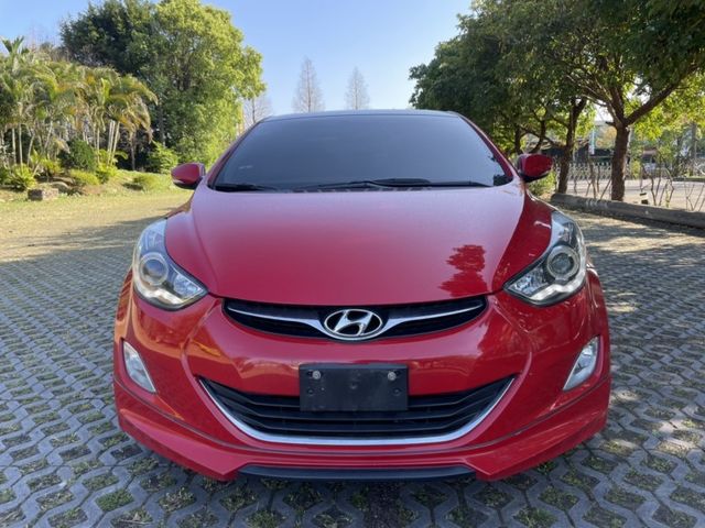 Hyundai Elantra  第9張相片