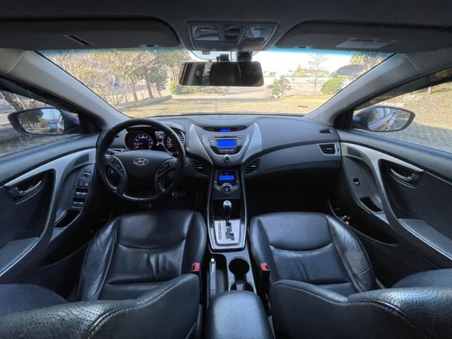 Hyundai Elantra  第11張相片