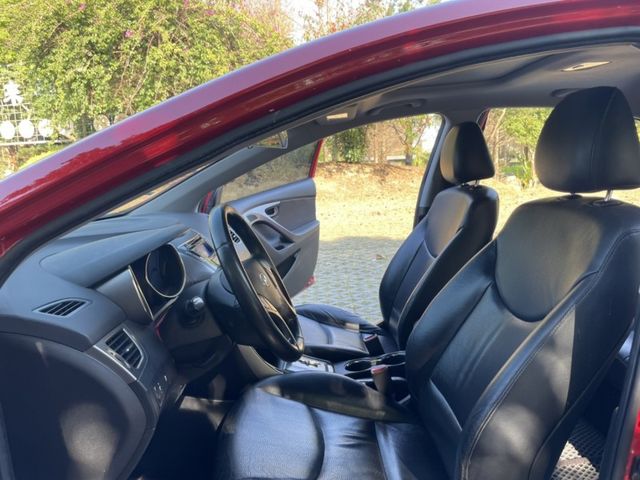Hyundai Elantra  第13張相片