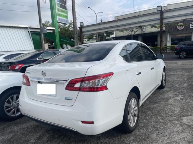 Nissan Sentra  第7張相片