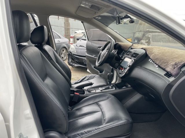 Nissan Tiida  第8張相片