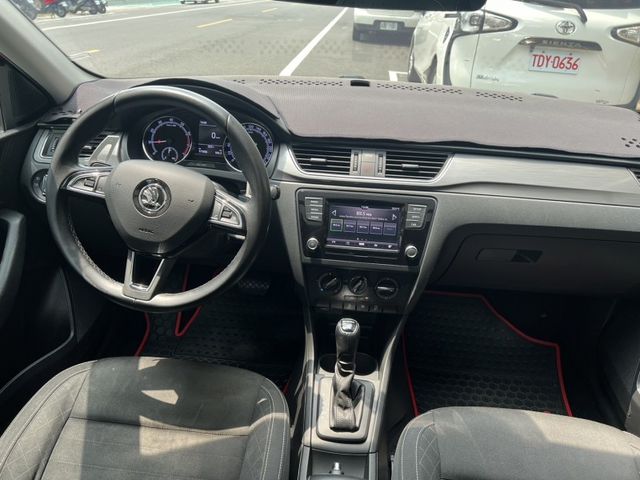 Skoda Rapid  第3張相片