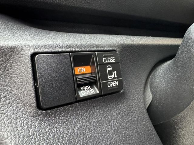 Toyota SIENTA  第1張相片