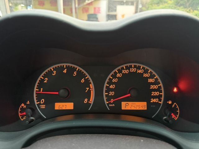 2013年豐田ALTIS 1.8E版(銀)  第3張相片