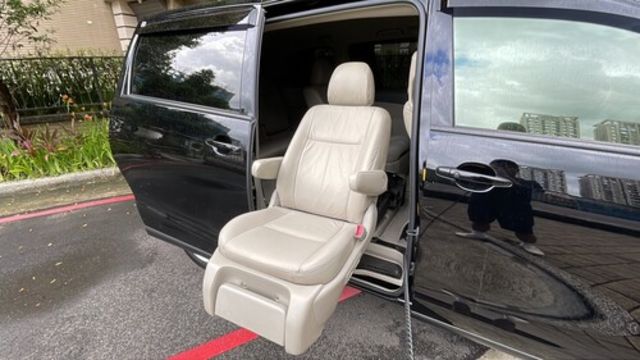 TOYOTA豐田 PREVIA  第1張相片