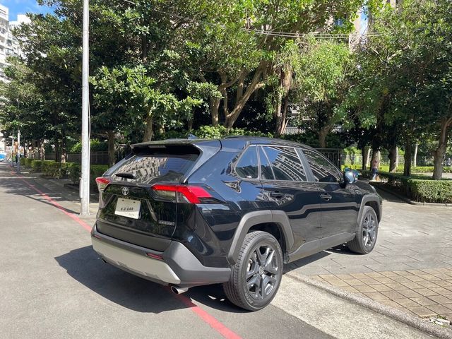 TOYOTA豐田 RAV4  第2張相片