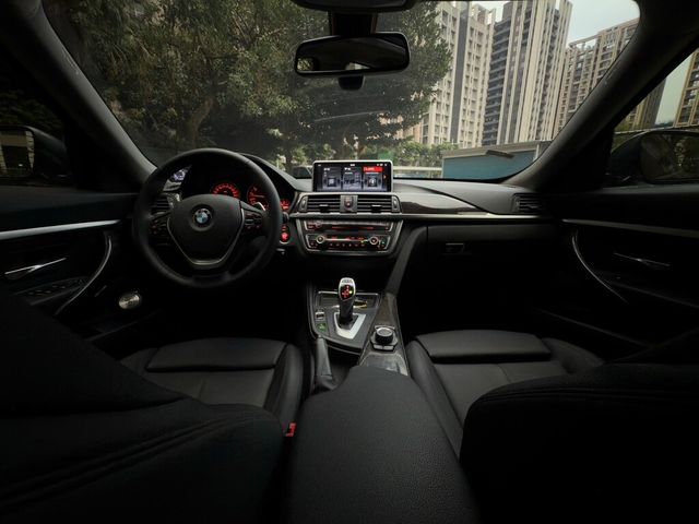 BMW寶馬 320 GT  第7張相片