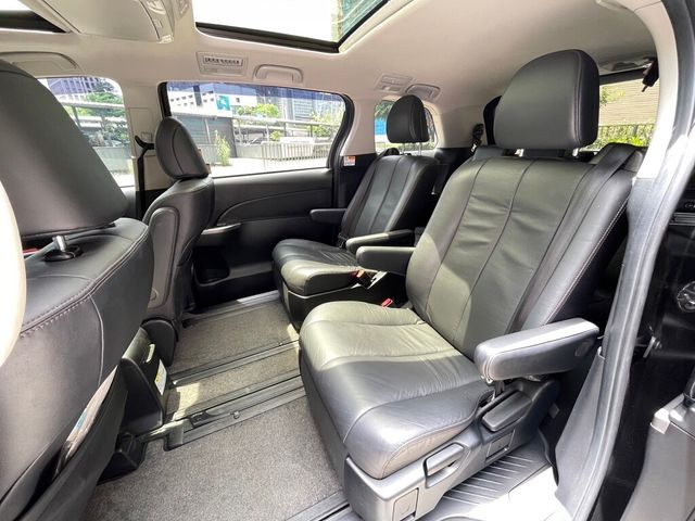 TOYOTA豐田 PREVIA  第13張相片