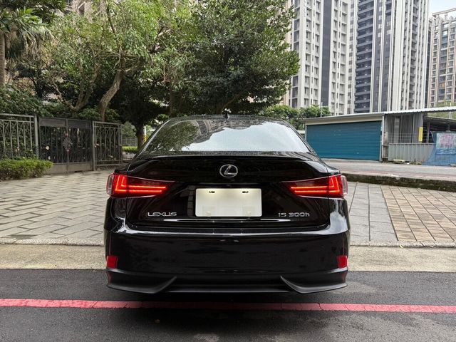 LEXUS凌志 IS 300H  第5張相片