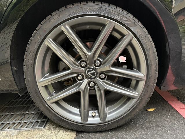 LEXUS凌志 IS 300H  第6張相片
