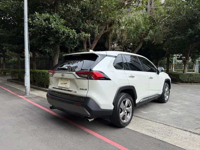 TOYOTA豐田 RAV4  第2張相片
