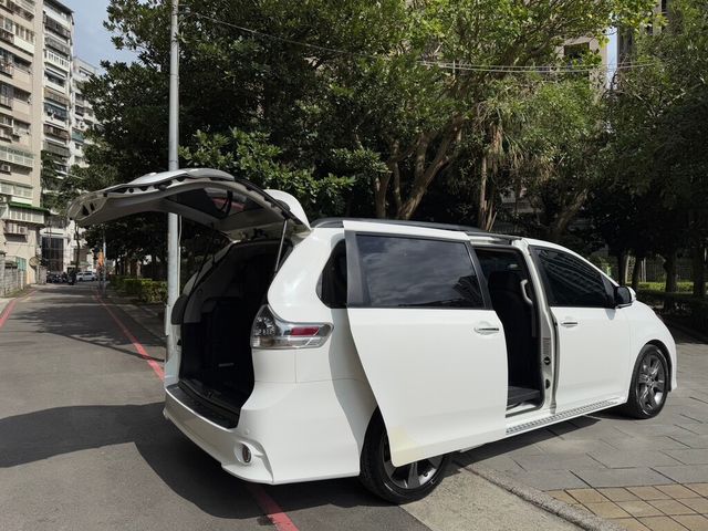 TOYOTA豐田 SIENNA  第3張相片
