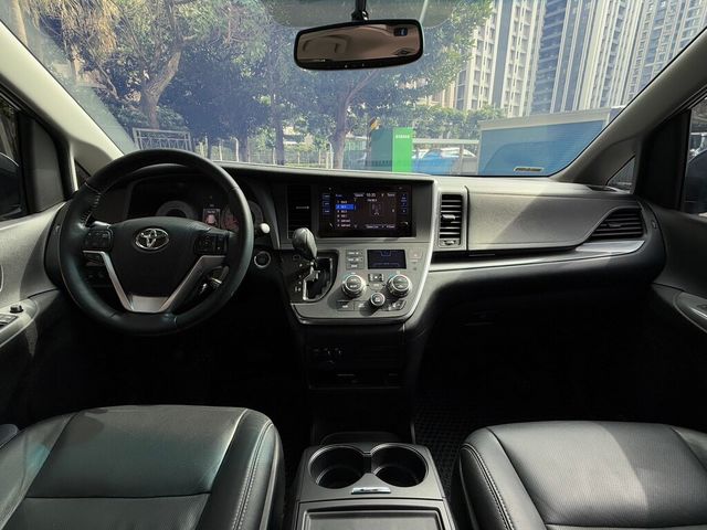 TOYOTA豐田 SIENNA  第8張相片