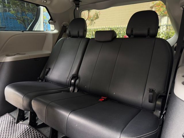 TOYOTA豐田 SIENNA  第17張相片