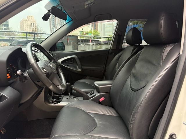 TOYOTA豐田 RAV4  第25張相片