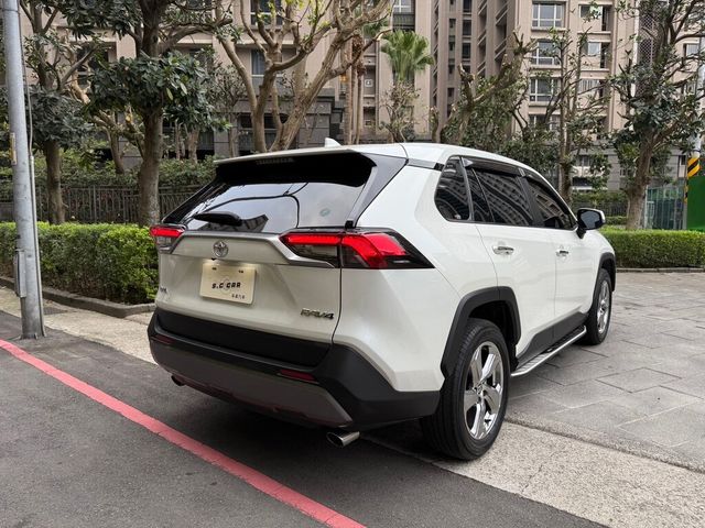 TOYOTA豐田 RAV4  第3張相片