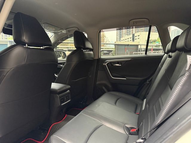 TOYOTA豐田 RAV4  第31張相片