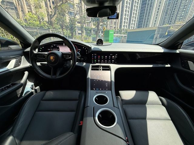 PORSCHE保時捷 TAYCAN  第10張相片