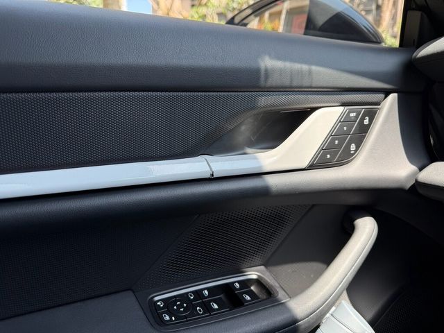 PORSCHE保時捷 TAYCAN  第15張相片