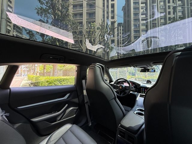 PORSCHE保時捷 TAYCAN  第18張相片