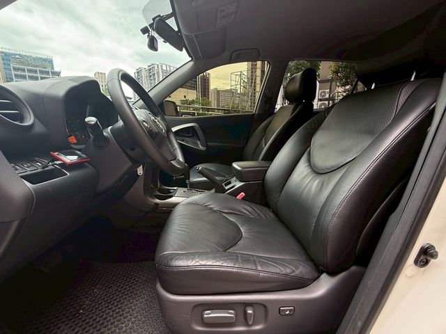TOYOTA豐田 RAV4  第7張相片
