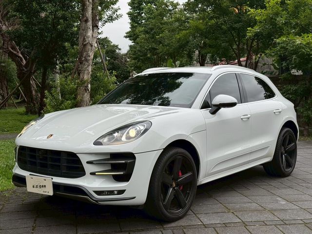 PORSCHE保時捷 MACAN TURBO  第3張相片