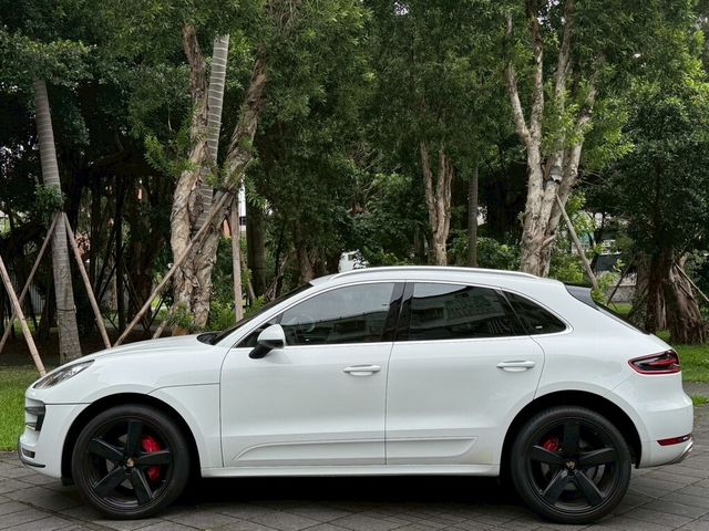 PORSCHE保時捷 MACAN TURBO  第5張相片