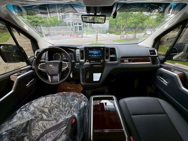 TOYOTA豐田 GRANVIA  第7張相片