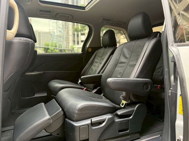 TOYOTA豐田 PREVIA  第15張相片