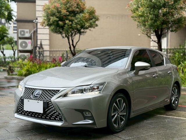 LEXUS凌志 CT200H  第1張相片