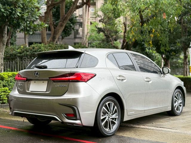LEXUS凌志 CT200H  第2張相片