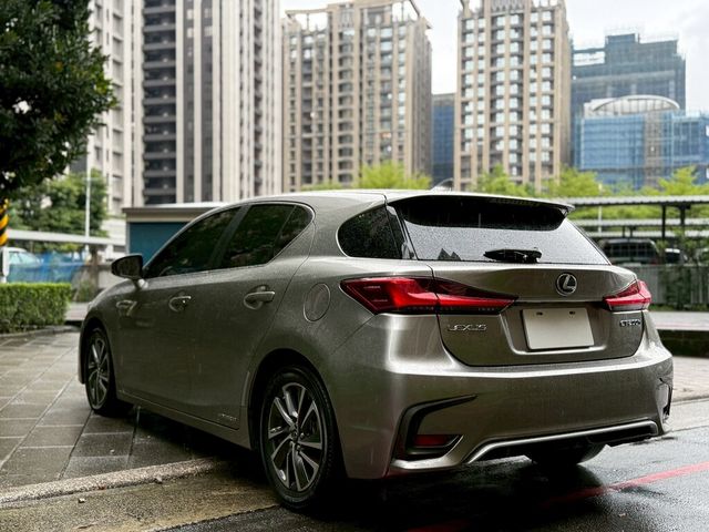 LEXUS凌志 CT200H  第4張相片