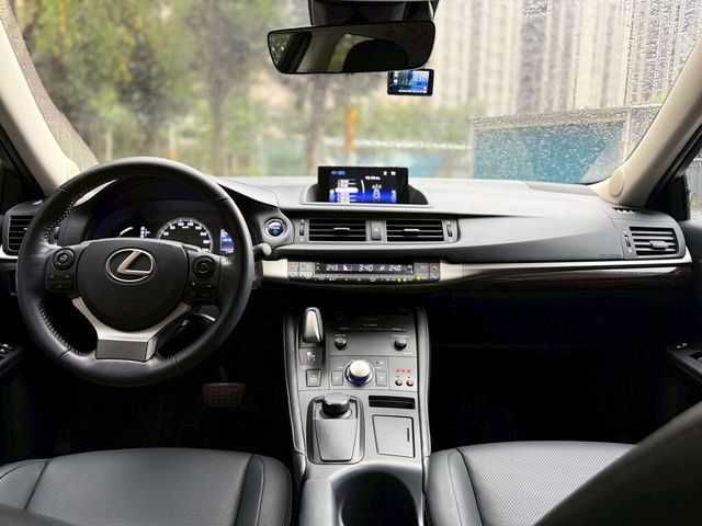 LEXUS凌志 CT200H  第7張相片