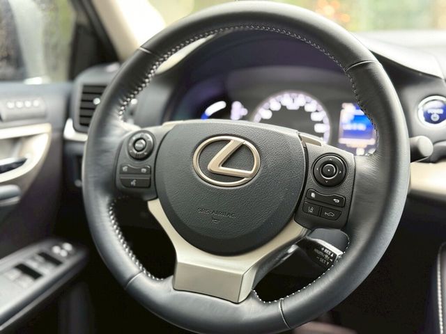 LEXUS凌志 CT200H  第8張相片