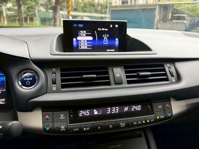 LEXUS凌志 CT200H  第13張相片