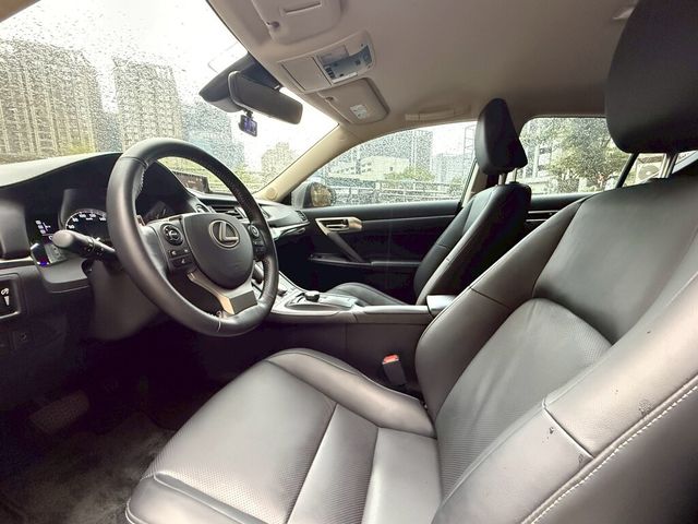 LEXUS凌志 CT200H  第15張相片
