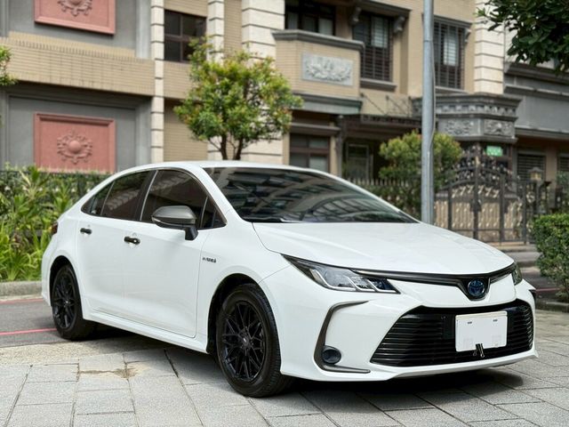 TOYOTA豐田 COROLLA ALTIS HYBRID  第3張相片