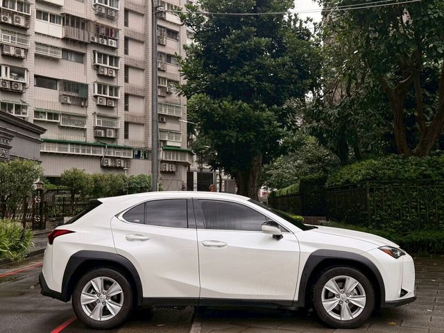 LEXUS凌志 UX300H  第5張相片