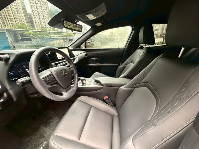 LEXUS凌志 UX300H  第13張相片