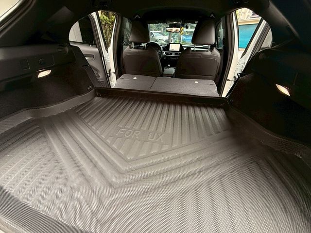 LEXUS凌志 UX300H  第16張相片