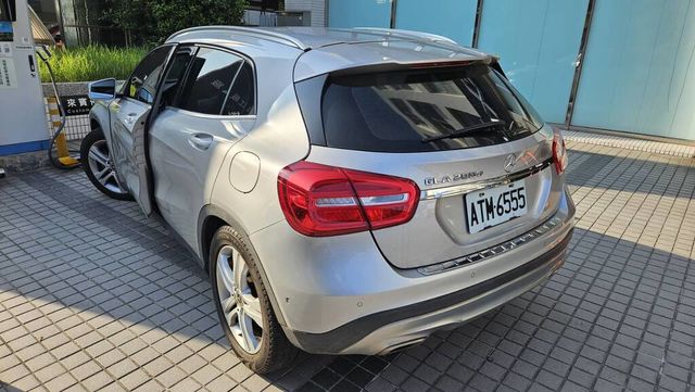 M-BENZ賓士 GLA200  第2張相片