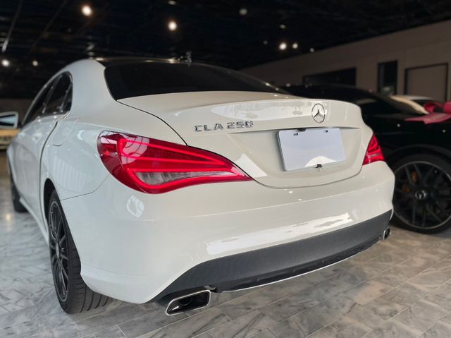 M-BENZ賓士 CLA250  第3張相片