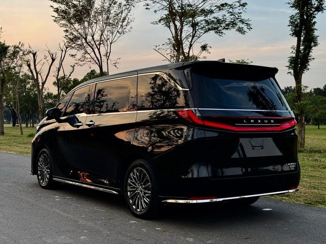 LEXUS凌志 LM500H  第3張相片
