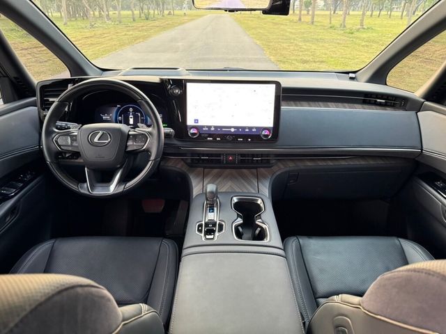 LEXUS凌志 LM500H  第4張相片